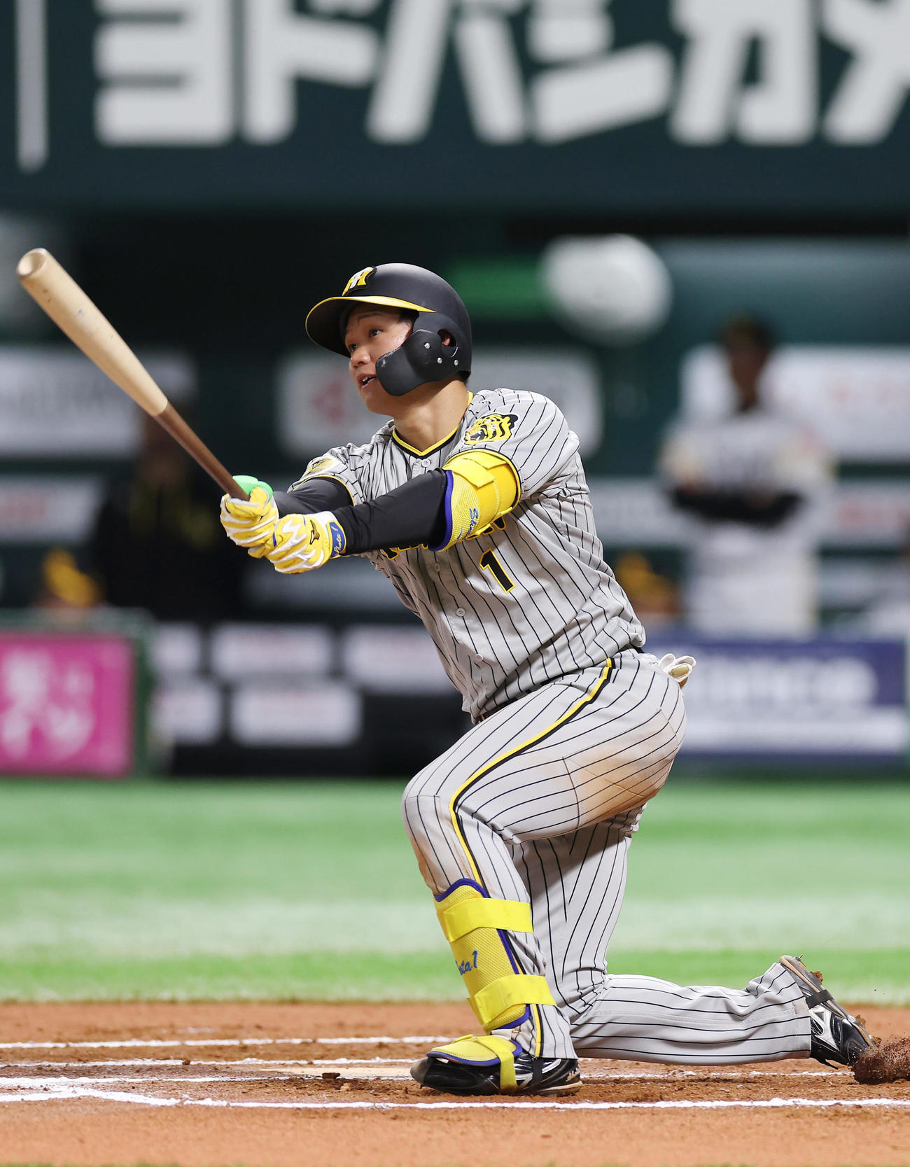 ソフトバンク対阪神　6回表阪神2死一、三塁、左越え3点本塁打を放つ森下（撮影・前田充）