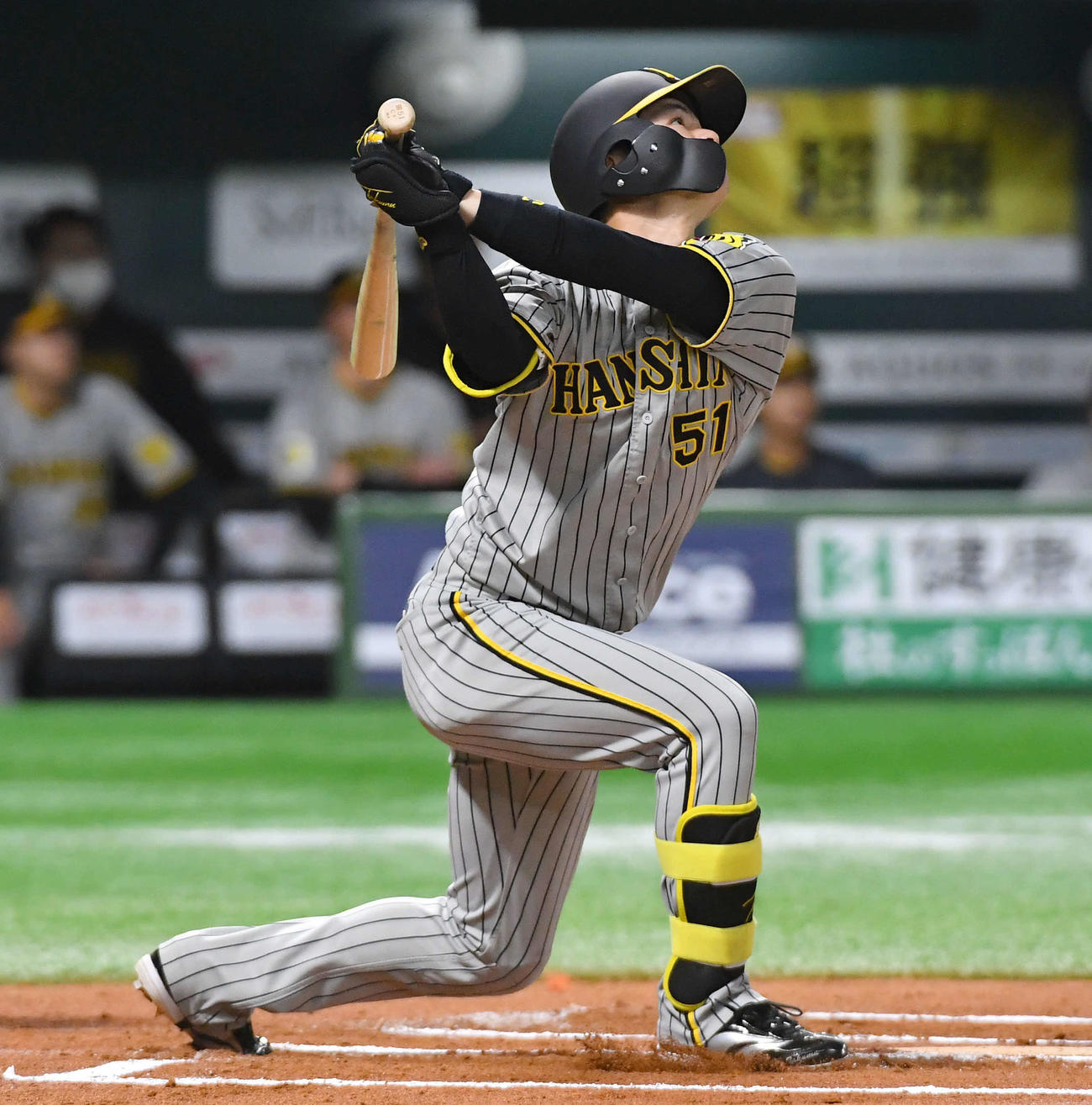ソフトバンク対阪神　6回表阪神無死一塁、左飛に倒れる中野（撮影・岩下翔太）