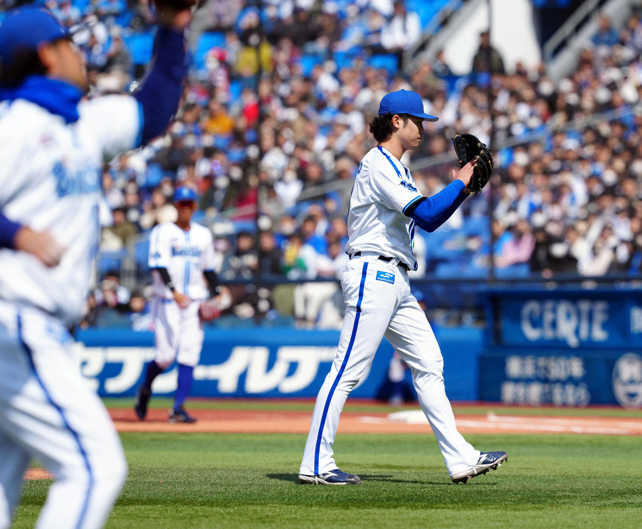 DeNA対オリックス　初回を無失点に抑えたDeNAの先発小園（撮影・たえ見朱実）