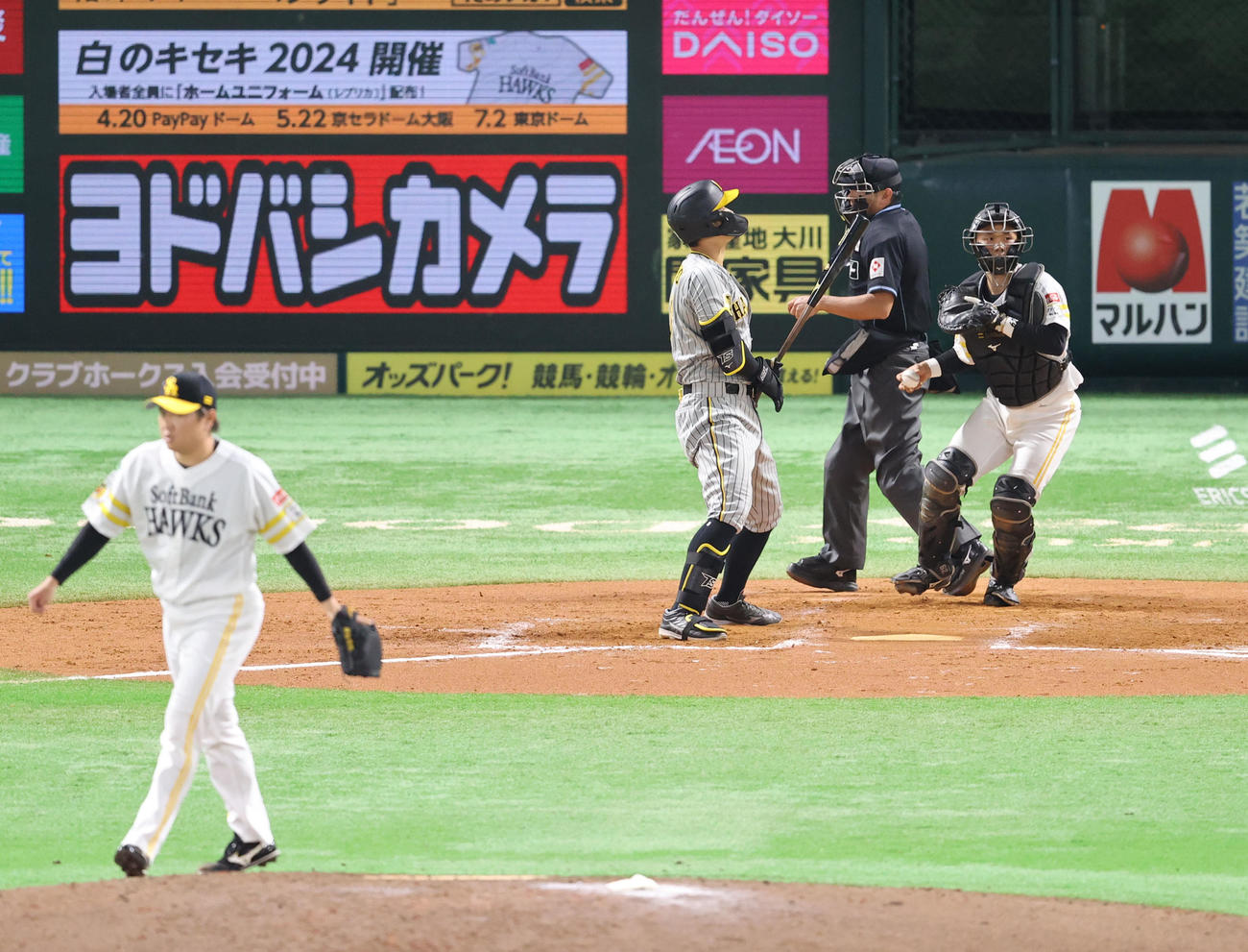 ソフトバンク対阪神　9回表阪神無死、佐藤輝は見逃しの三振（撮影・梅根麻紀）