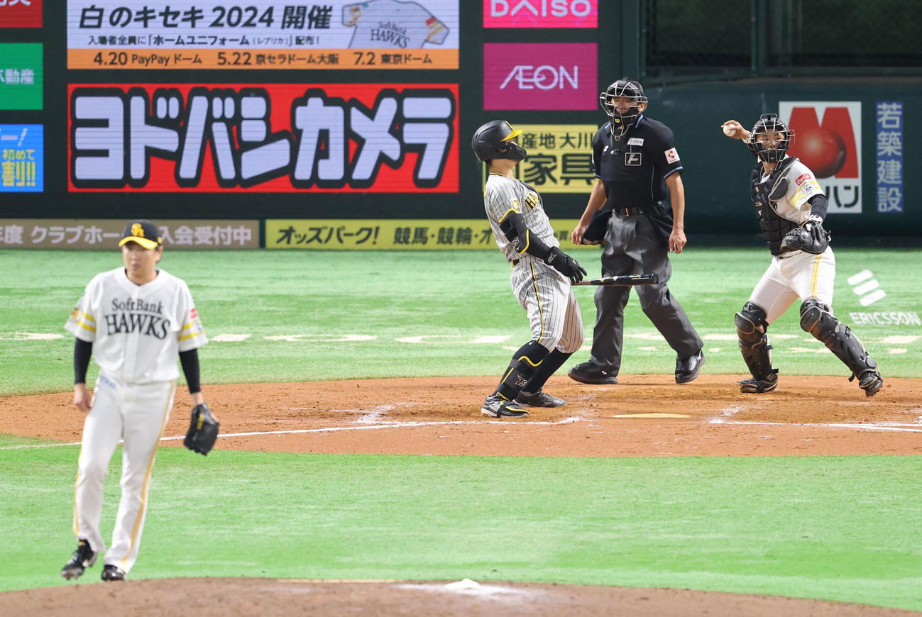 ソフトバンク対阪神　9回表阪神無死、佐藤輝は見逃しの三振（撮影・梅根麻紀）