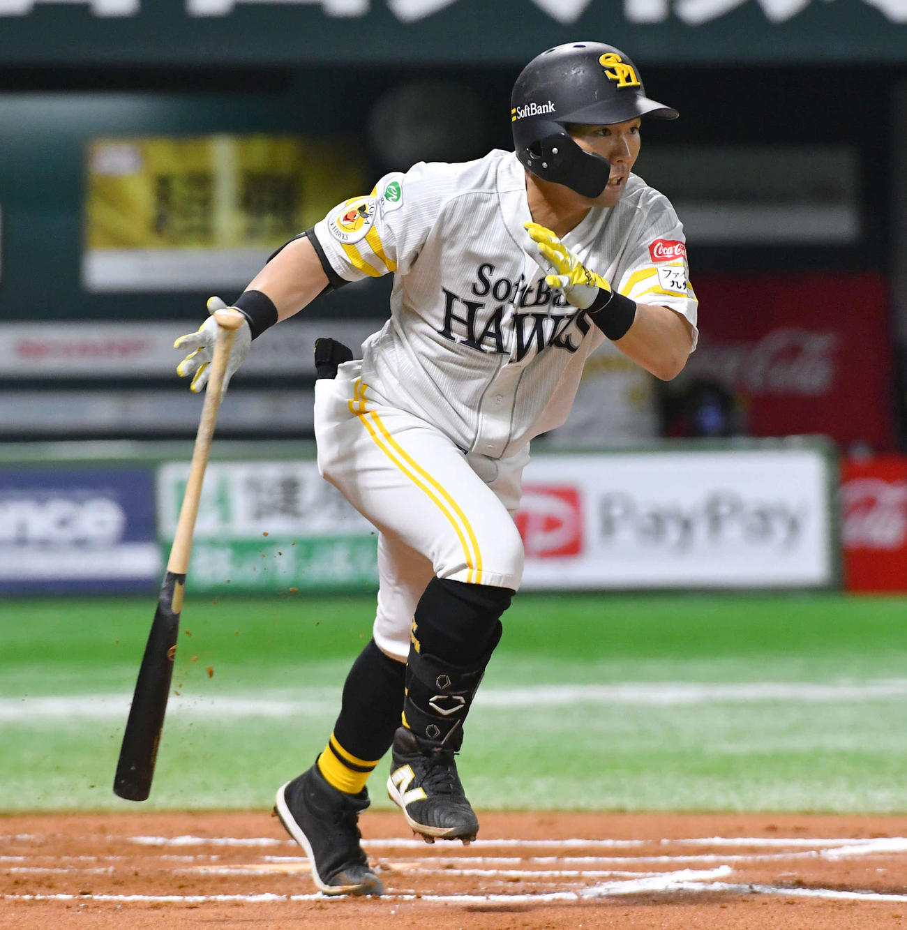 ソフトバンク対阪神　6回裏ソフトバンク1死二塁、中村晃は右前適時打を放つ（撮影・岩下翔太）