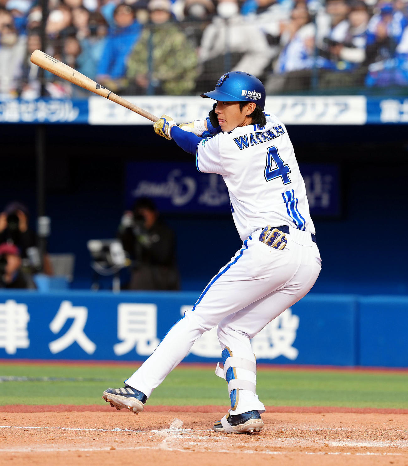 DeNA対オリックス　7回裏DeNA2死、カットして打席で粘る代打度会（撮影・たえ見朱実）