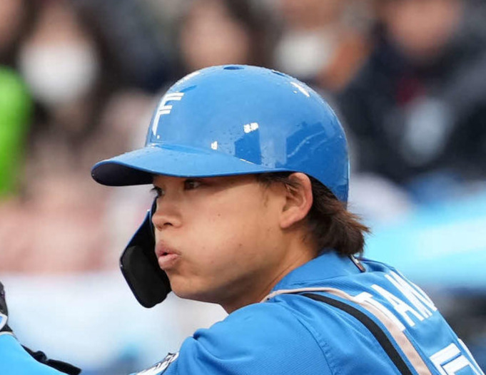 ヤクルト対日本ハム　4回表日本ハム2死、左前打を放つ田宮（撮影・井上学）