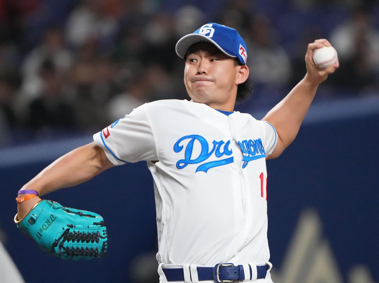 中日対楽天　1回表、登板する中日先発の小笠原（撮影・森本幸一）
