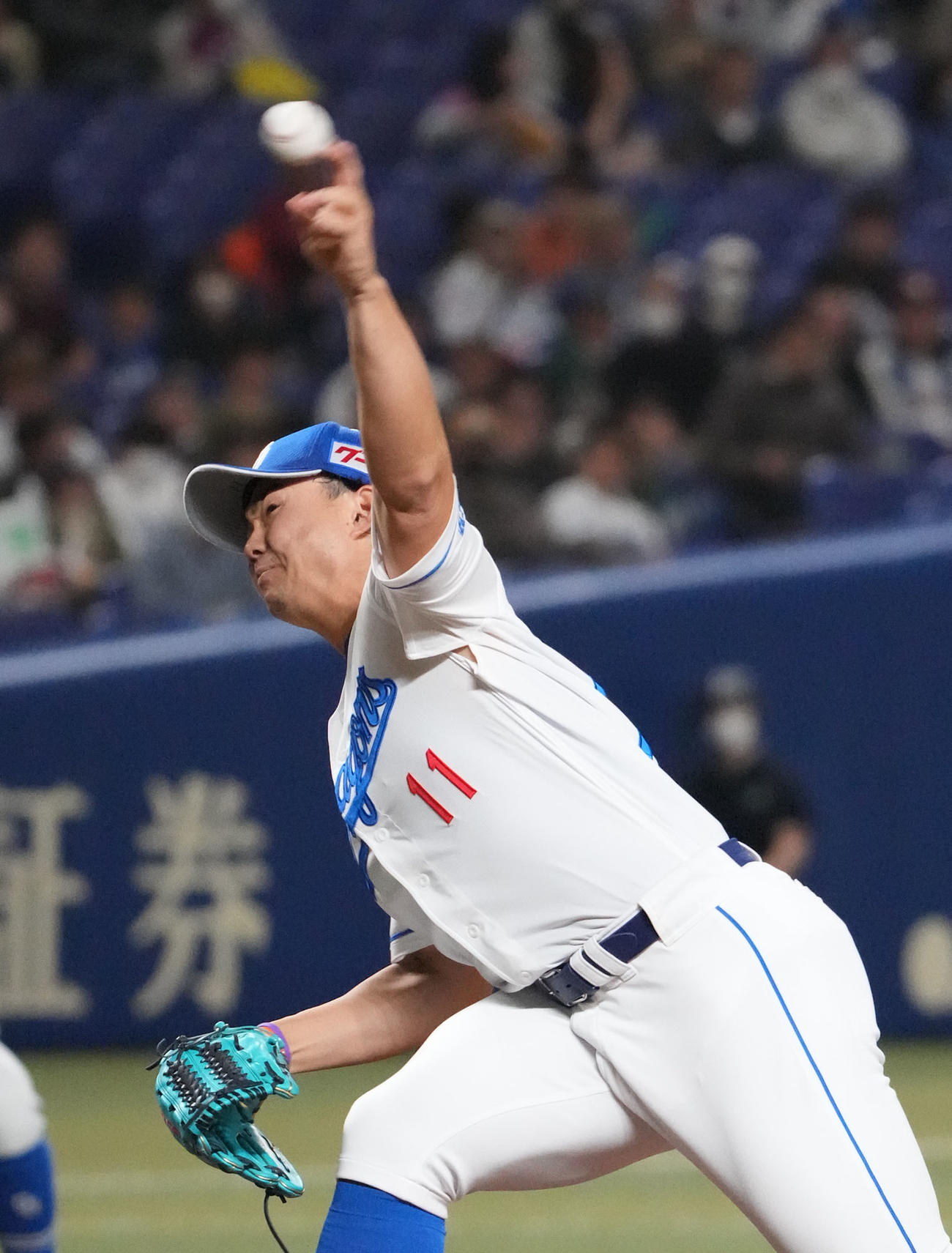 中日対楽天　1回表、登板する中日先発の小笠原（撮影・森本幸一）