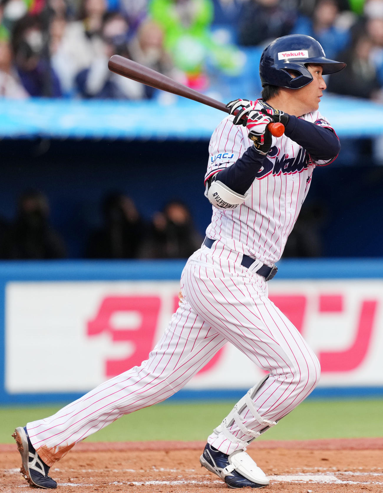 ヤクルト対日本ハム　8回裏ヤクルト1死二、三塁、右前2点適時打を放つ川端（撮影・横山健太）