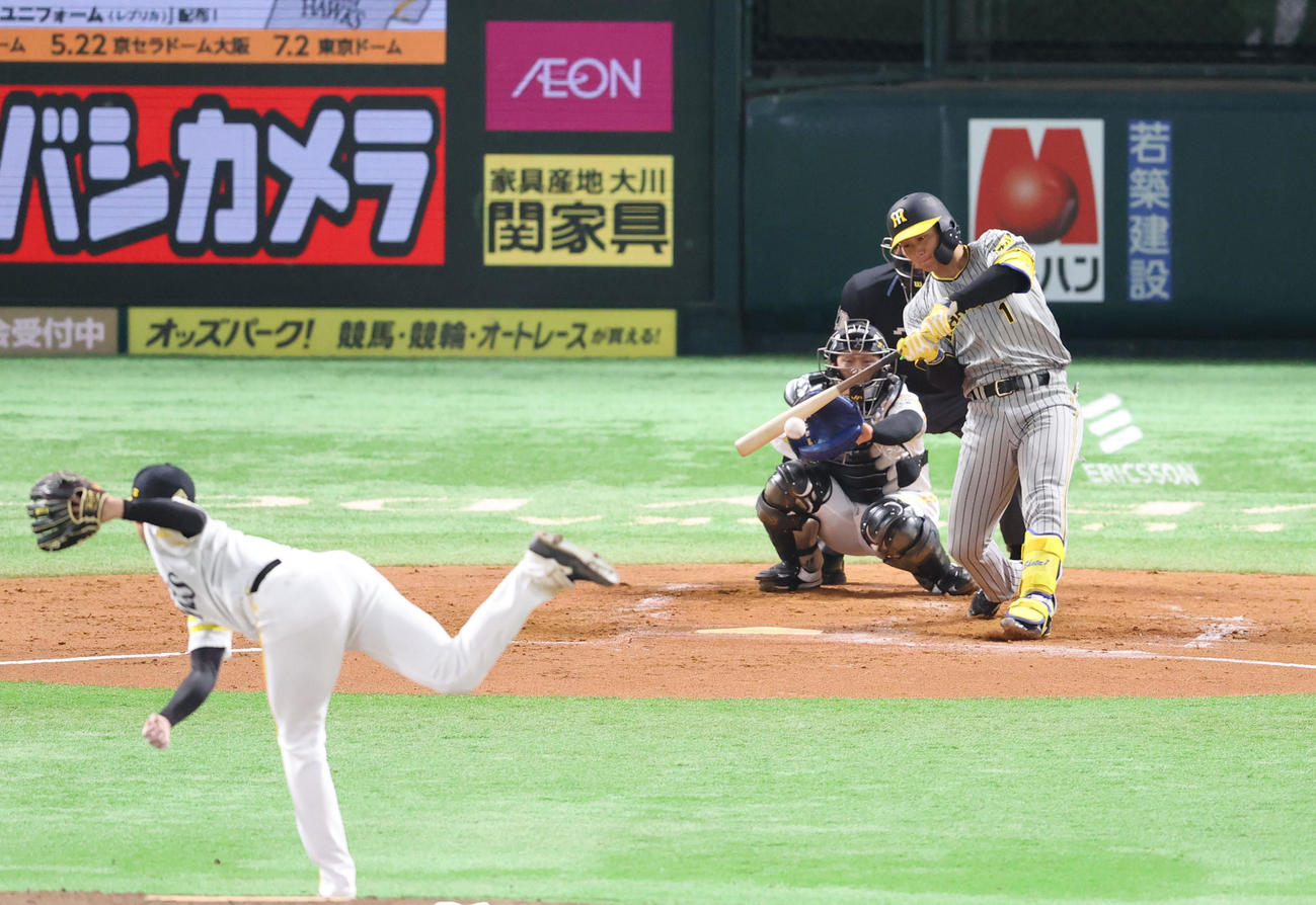 ソフトバンク対阪神　4回表阪神2死、森下は中前打を放つ（撮影・梅根麻紀）