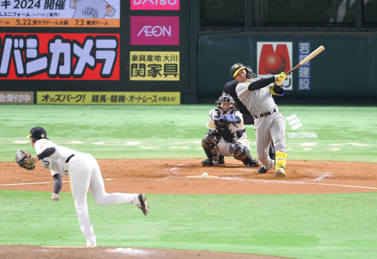 ソフトバンク対阪神　4回表阪神2死、森下は中前打を放つ（撮影・梅根麻紀）