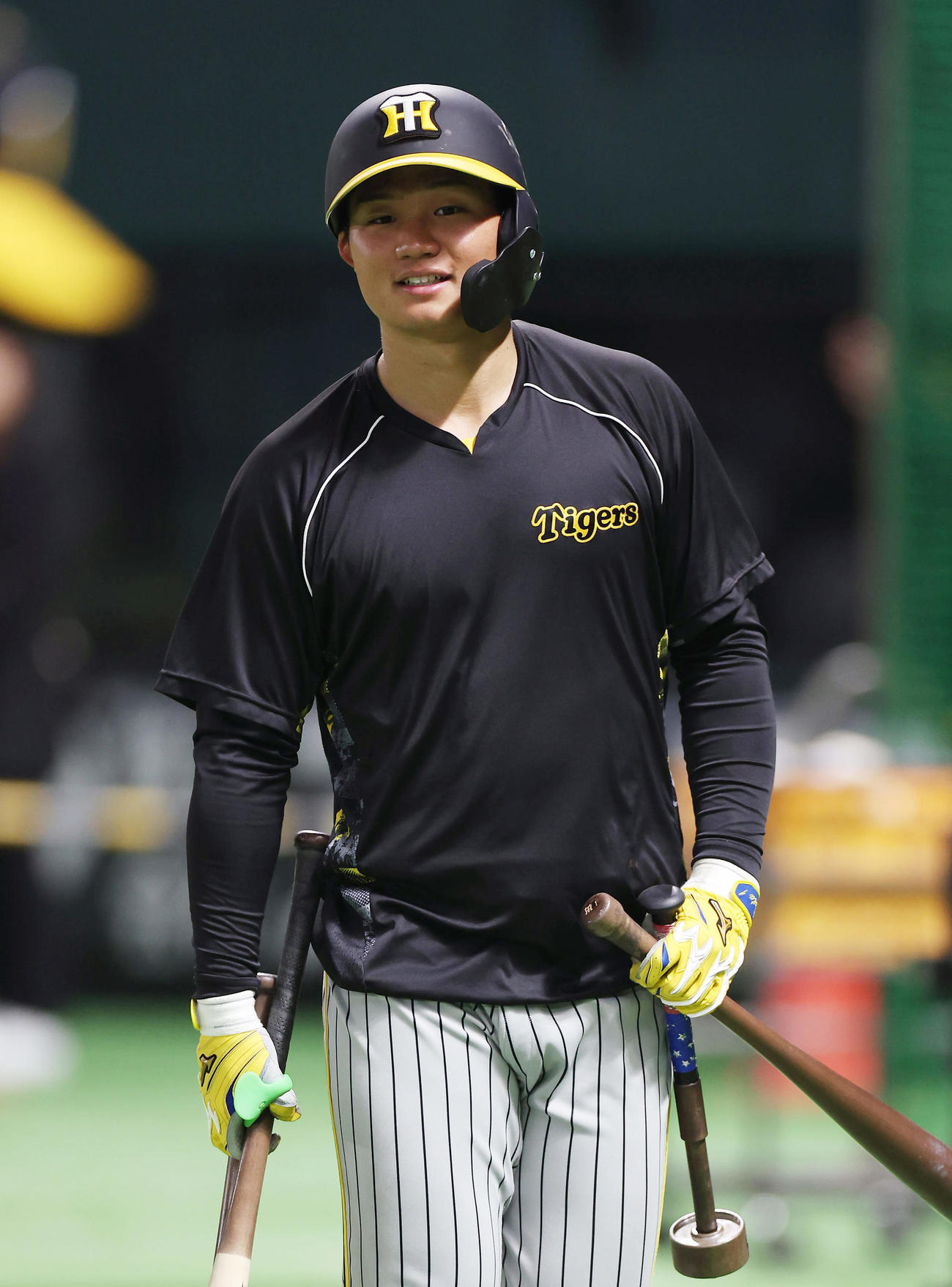 ソフトバンク対阪神　試合前練習で笑顔を見せる阪神森下（撮影・前田充）