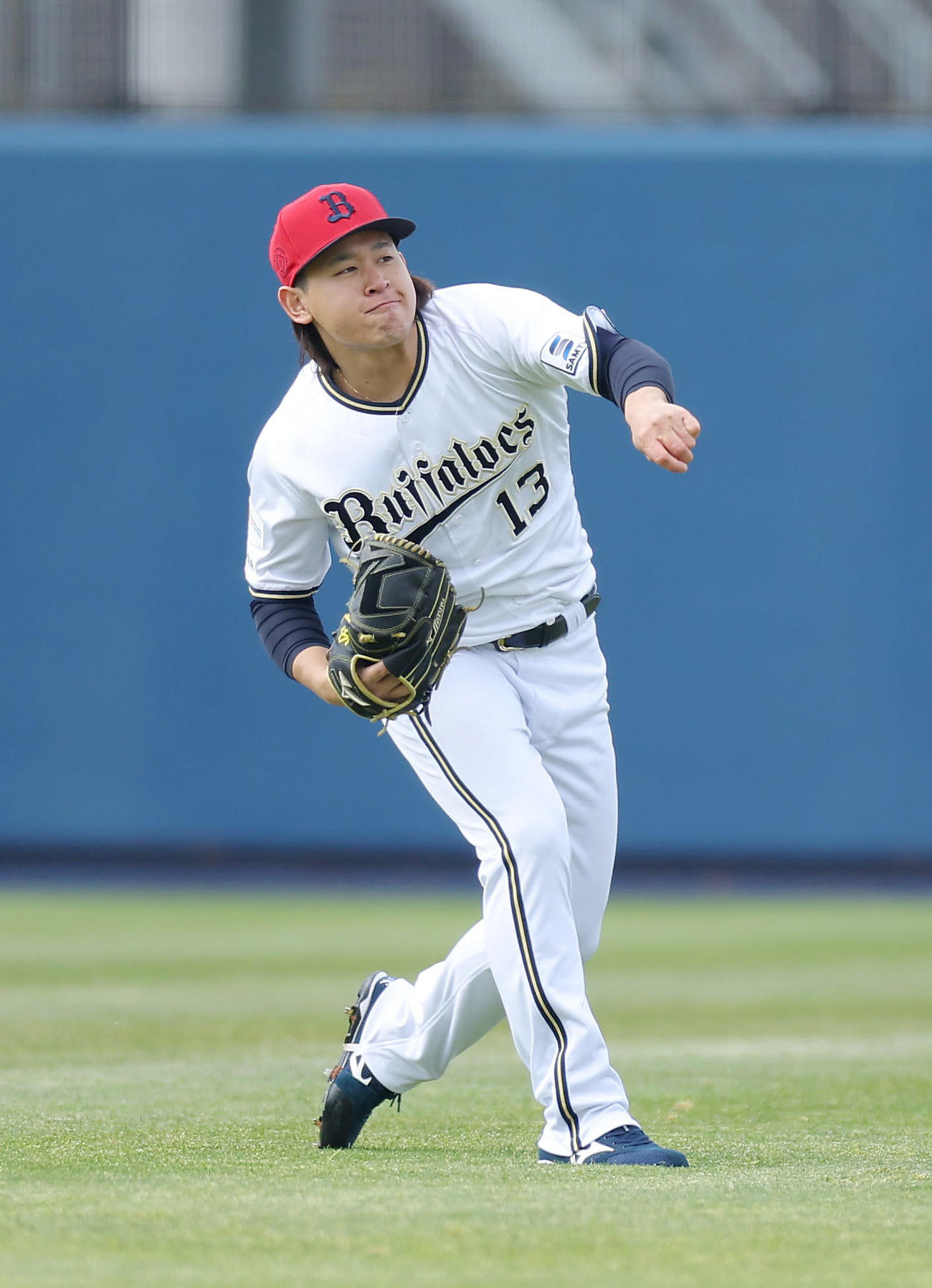 キャッチボールするオリックス宮城大弥（2024年3月13日撮影）