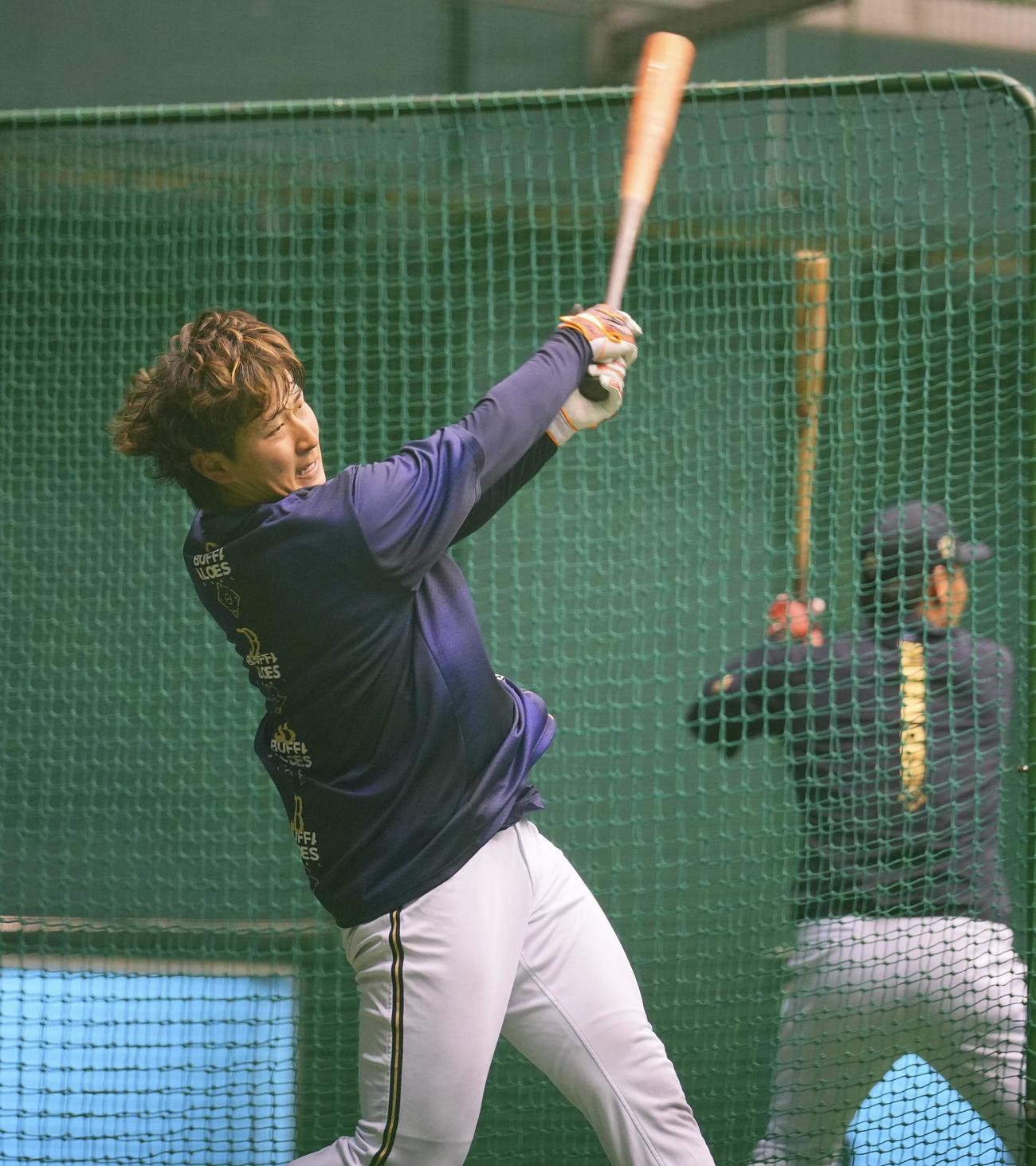 居残りで打撃練習を行うオリックス紅林（2024年3月12日撮影）