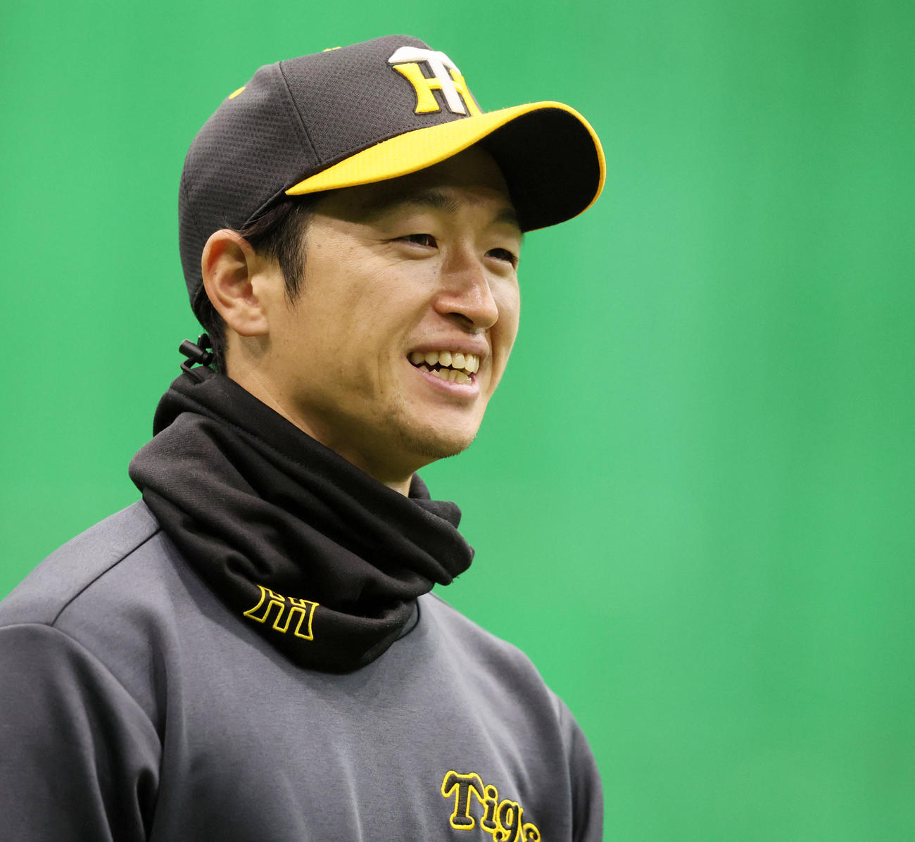 練習中、明るい表情を見せる近本（撮影・加藤哉）