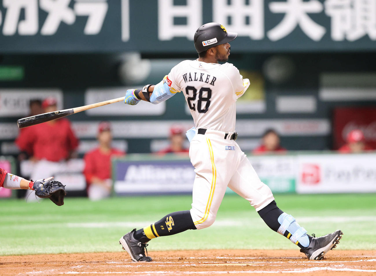 ソフトバンク対広島　7回裏ソフトバンク無死、ウォーカーは栗原に続き左越えに本塁打を放つ（撮影・梅根麻紀）