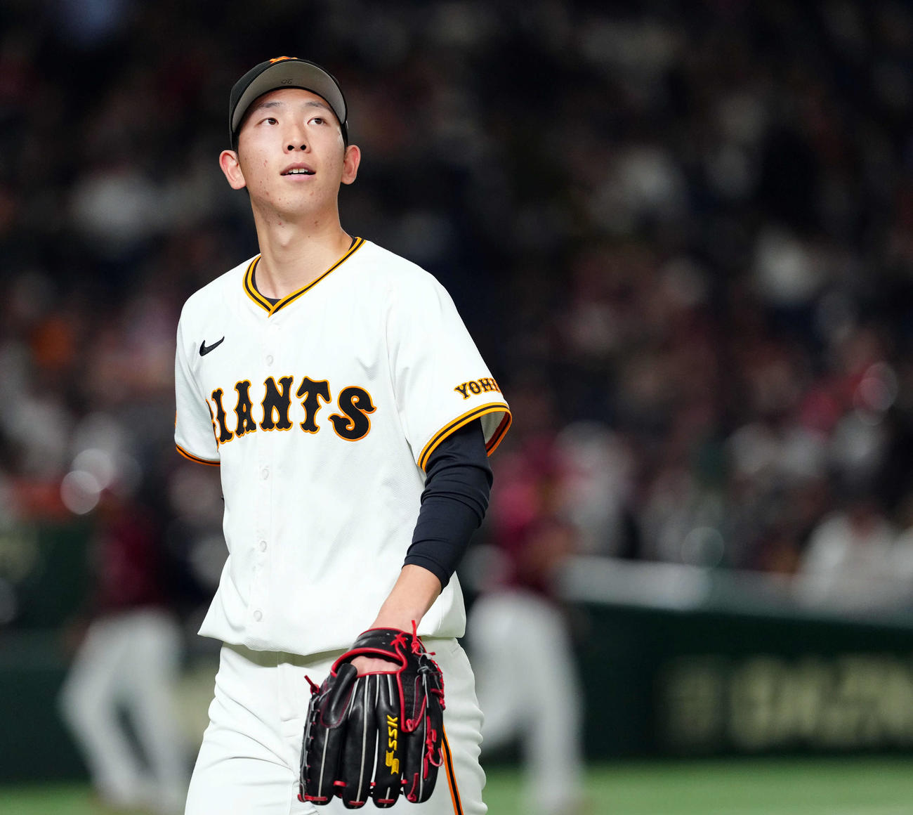 巨人対楽天　3回を投げ2失点の巨人先発戸郷（撮影・たえ見朱実）