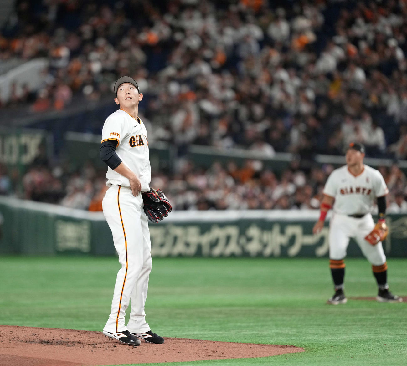 巨人対楽天　3回表楽天無死三塁、太田に2点本塁打を浴びる戸郷（撮影・井上学）