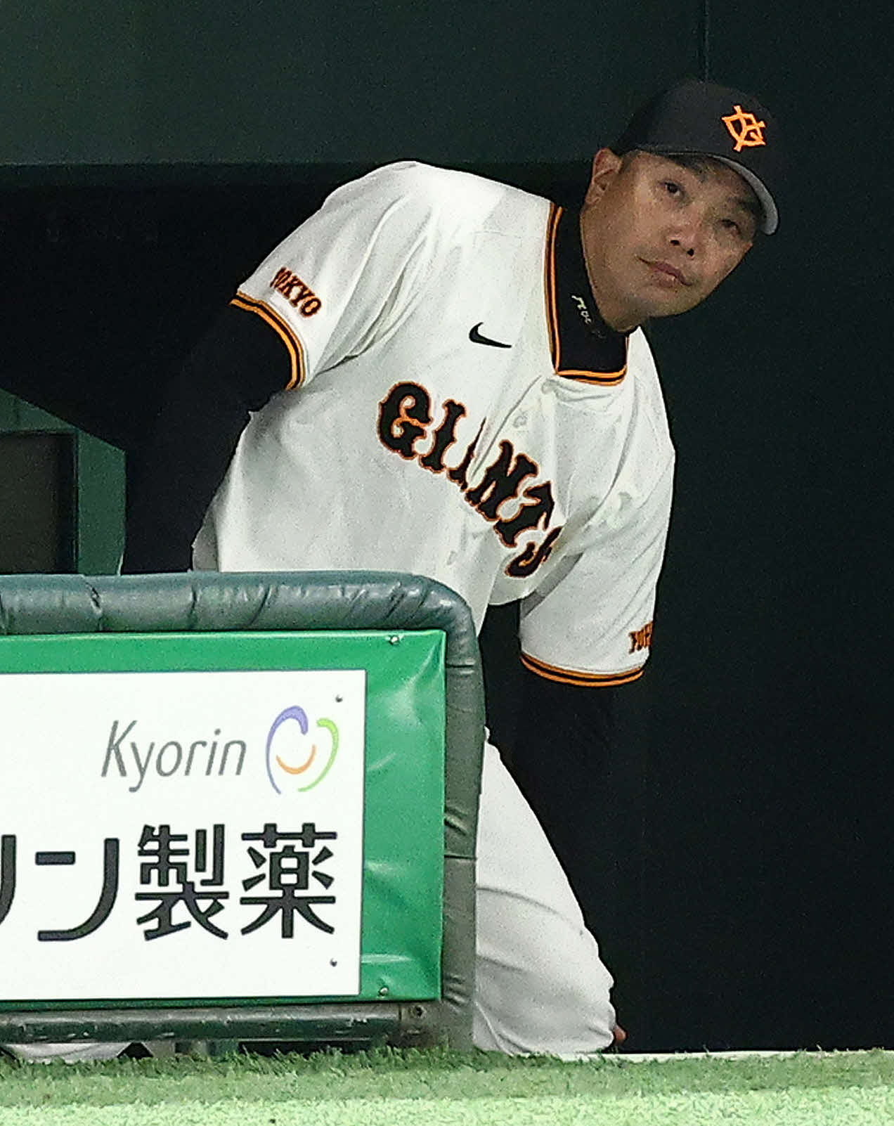 巨人対楽天　楽天に敗れ、浮かない表情を見せる巨人阿部監督（撮影・河田真司）