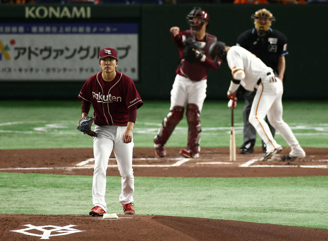 巨人対楽天　2回裏巨人1死、坂本を見逃し三振に仕留める早川（撮影・河田真司）