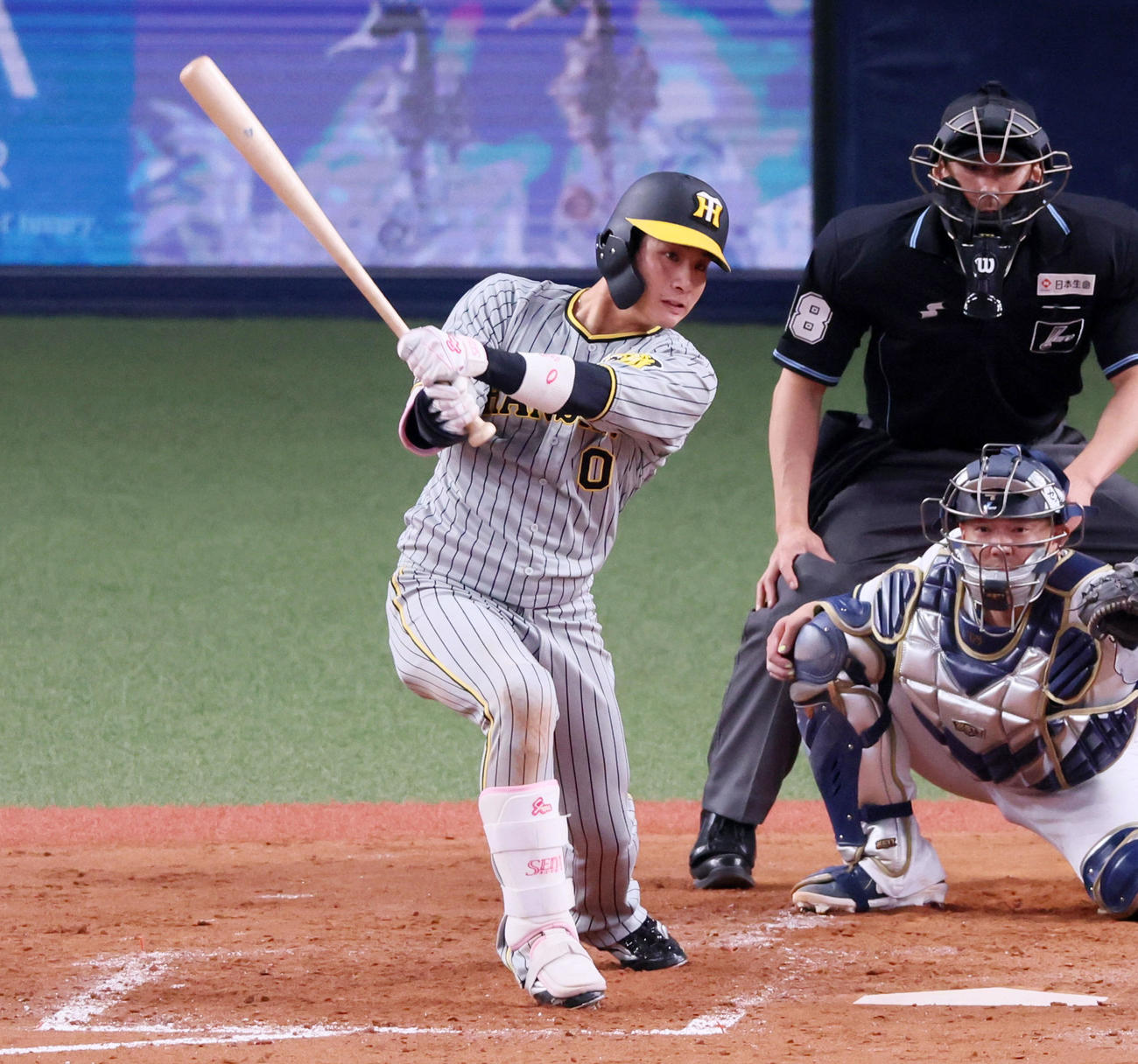 オリックス対阪神　5回表阪神無死、木浪は左前打を放つ（撮影・加藤哉）