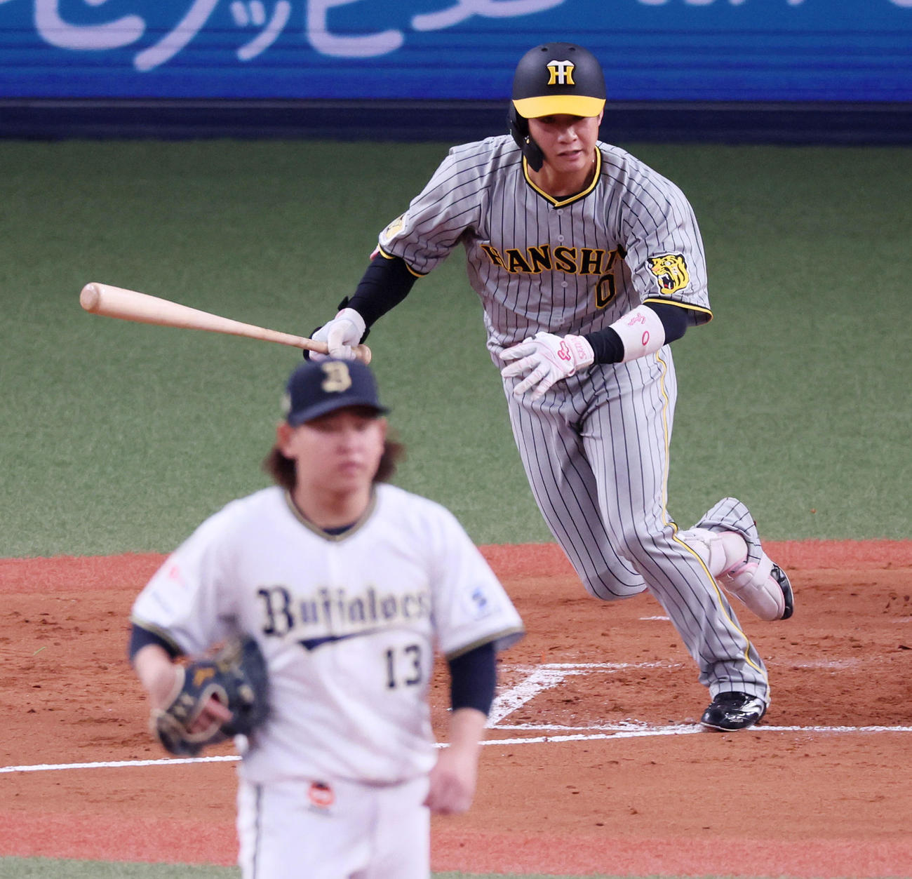 オリックス対阪神　3回表阪神1死、木浪は中前打を放つ。投手は宮城（撮影・加藤哉）