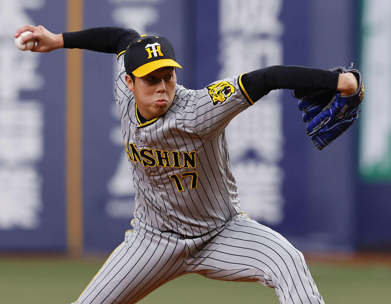 オリックス対阪神　力投する阪神先発の青柳（撮影・藤尾明華）
