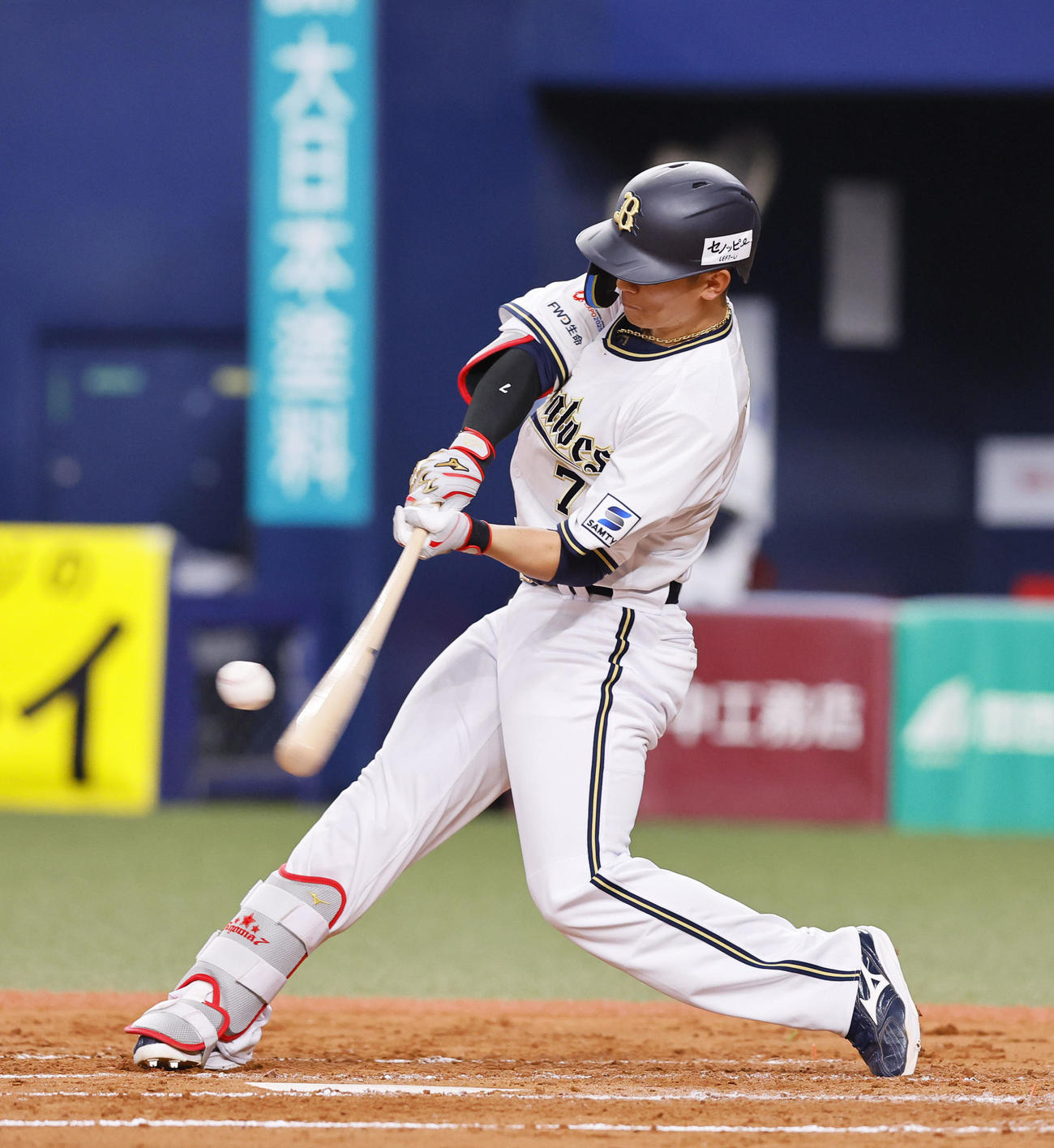 オリックス対阪神　3回裏オリックス無死、西川は右越え本塁打を放つ（撮影・藤尾明華）
