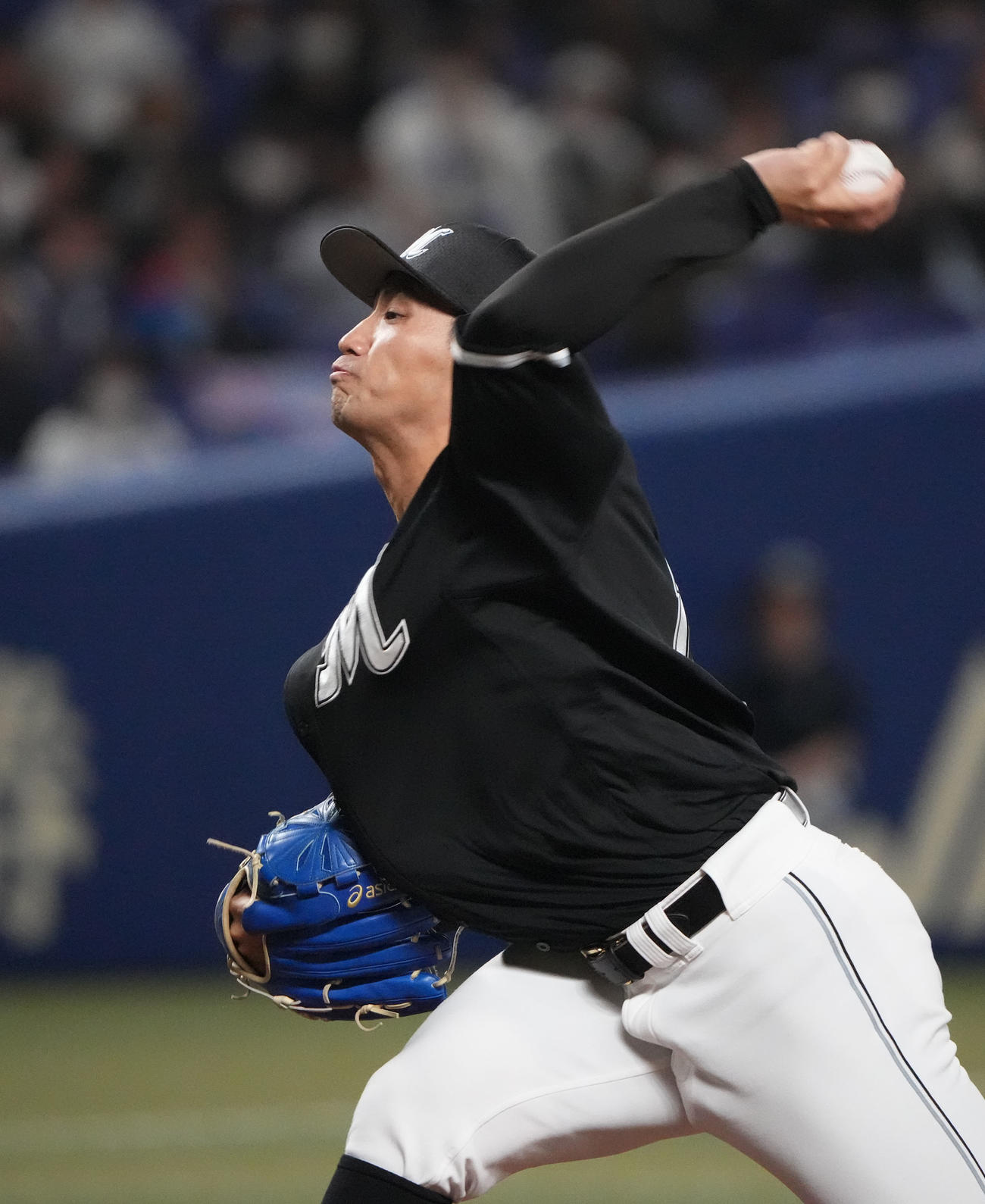 中日対ロッテ　1回裏、登板するロッテ先発の小島（撮影・森本幸一）