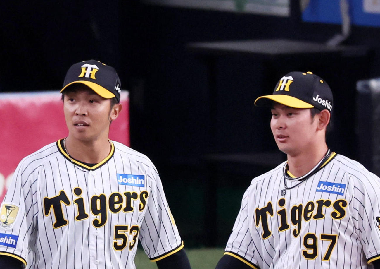 阪神対オリックス　スタメンで出場する島田（左）と野口（撮影・加藤哉）