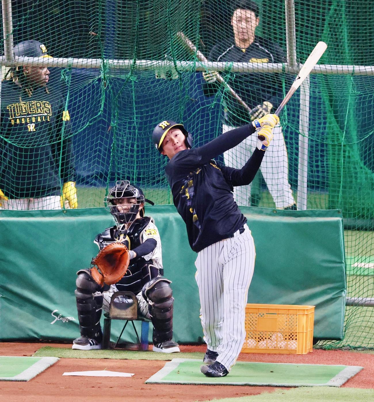 阪神対オリックス　打撃練習する森下（撮影・加藤哉）