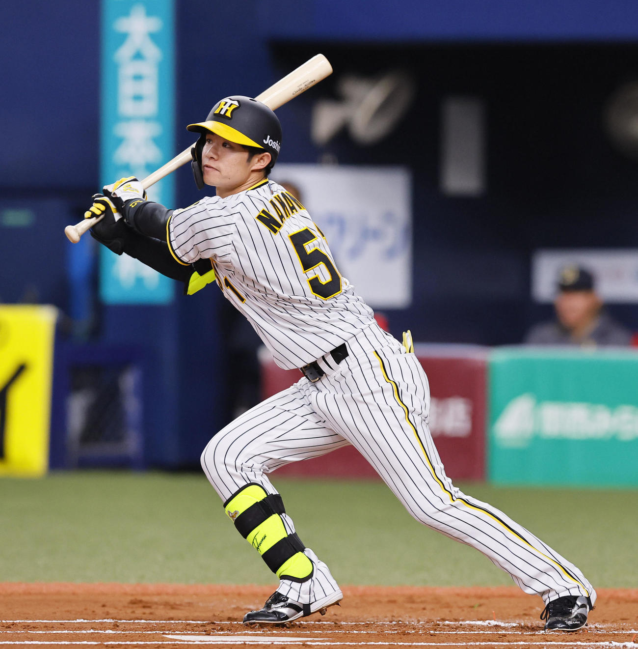 オリックス対阪神　1回裏阪神無死、中野は左前打を放つ（撮影・藤尾明華）