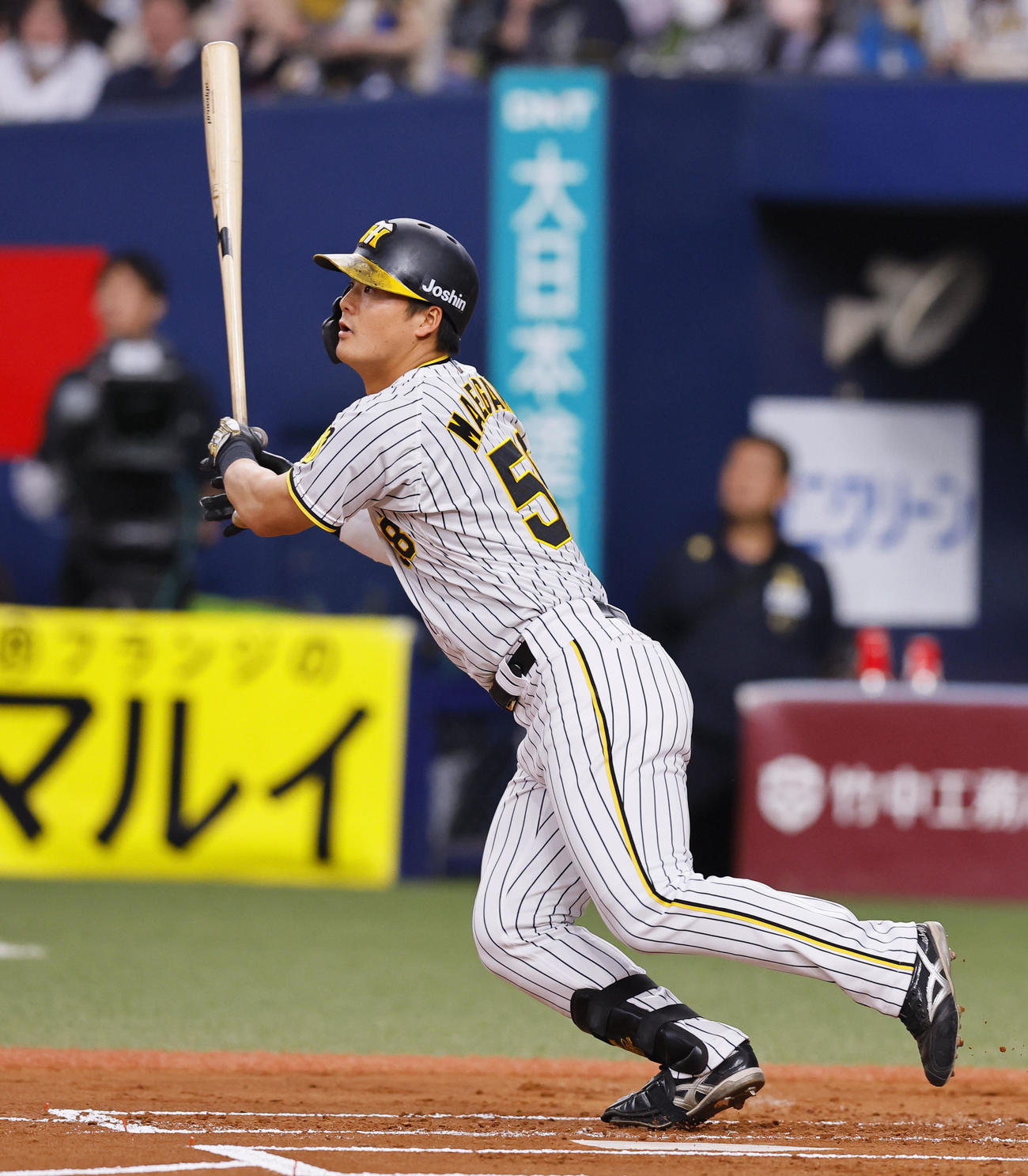 オリックス対阪神　1回裏阪神1死一塁、前川は左中間に先制の適時二塁打を放つ（撮影・藤尾明華）