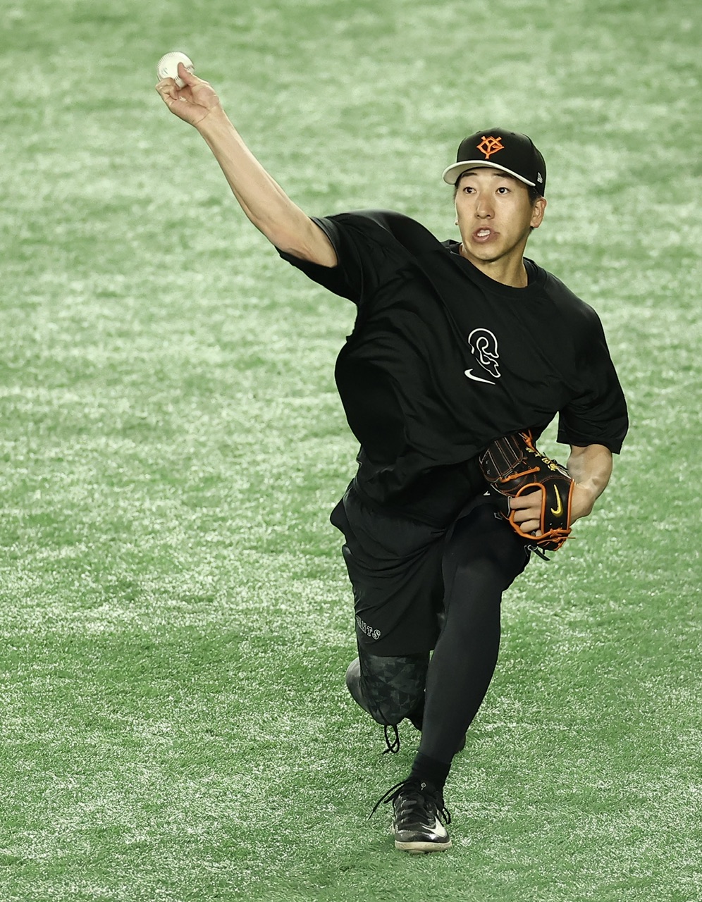 巨人対楽天　試合前、調整する巨人大勢（撮影・河田真司）