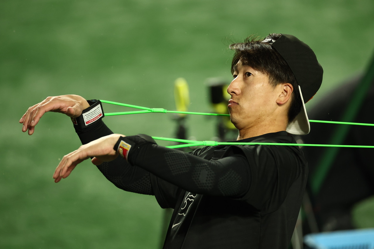 巨人対楽天　試合前、調整する巨人大勢（撮影・河田真司）