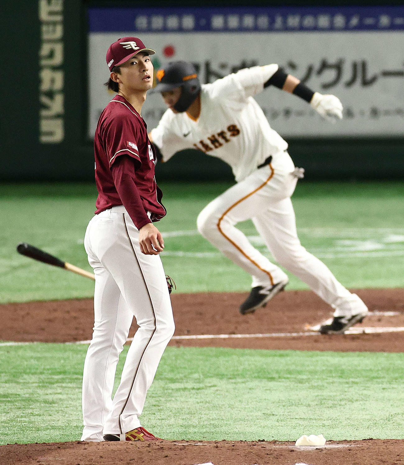 巨人対楽天　3回裏巨人無死、萩尾に左前打を浴びる荘司（撮影・河田真司）