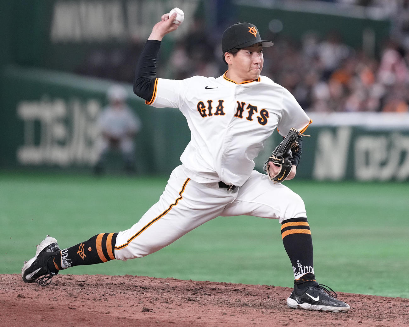 巨人対楽天　9回表から5番手で登板した巨人大勢（撮影・鈴木みどり）