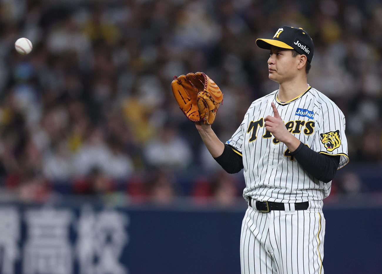 阪神対オリックス　3回表オリックス無死二塁、広岡を空振り三振に仕留めた大竹（撮影・前田充）