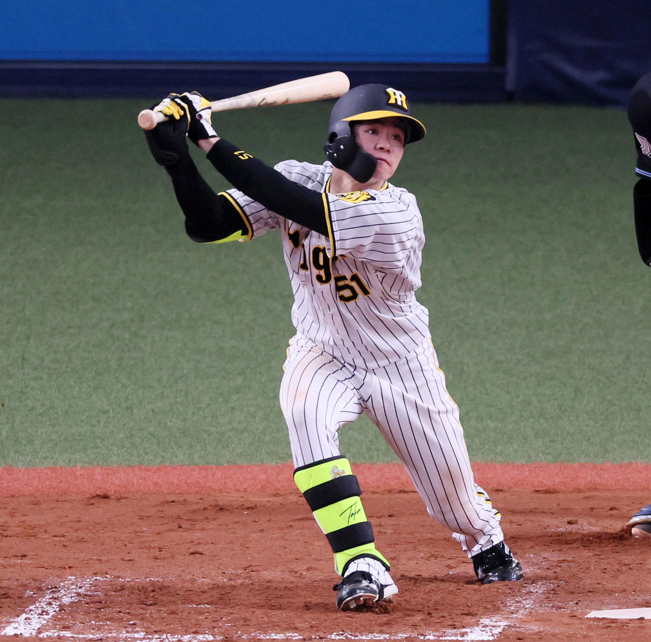 阪神対オリックス　5回裏阪神1死一、二塁、中野は左前打を放つ（撮影・加藤哉）