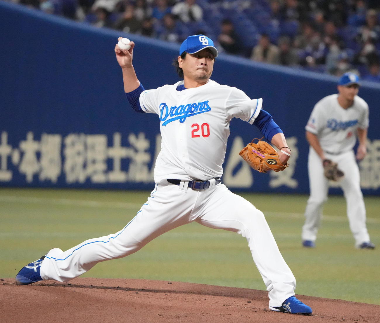 中日対ロッテ　1回表、登板する中日先発の涌井（撮影・森本幸一）