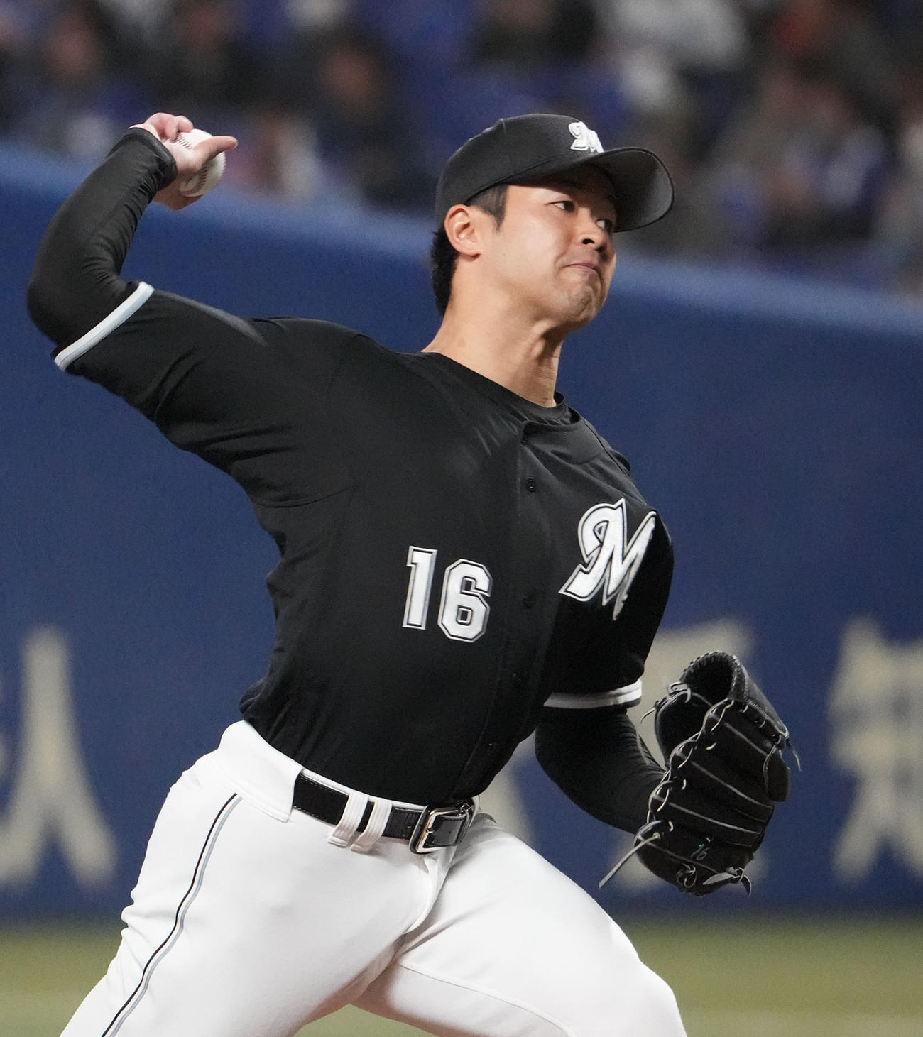 中日対ロッテ　1回裏、登板するロッテ先発の種市（撮影・森本幸一）