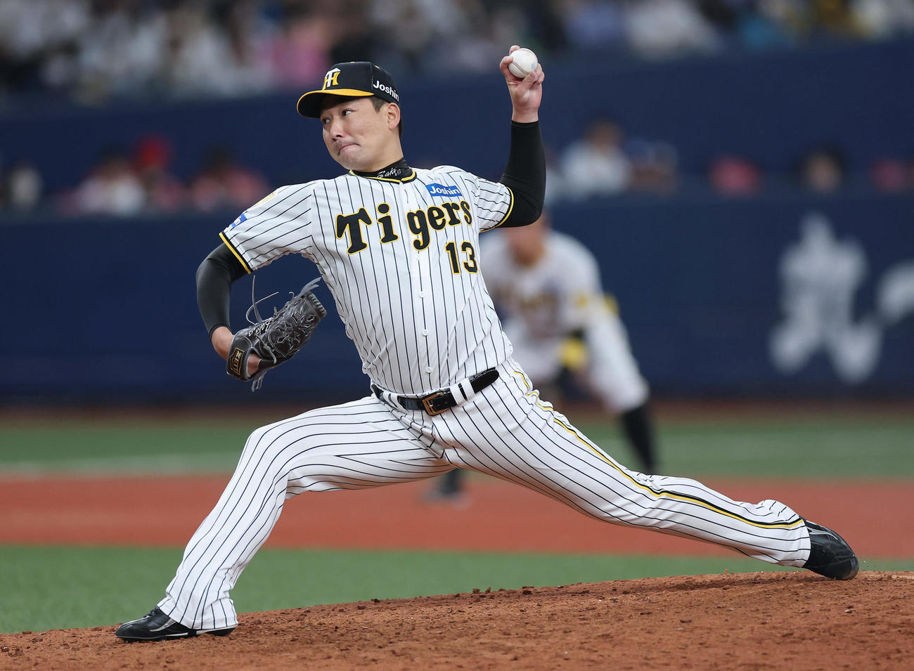 阪神対オリックス　力投する阪神3番手の岩崎（撮影・前田充）