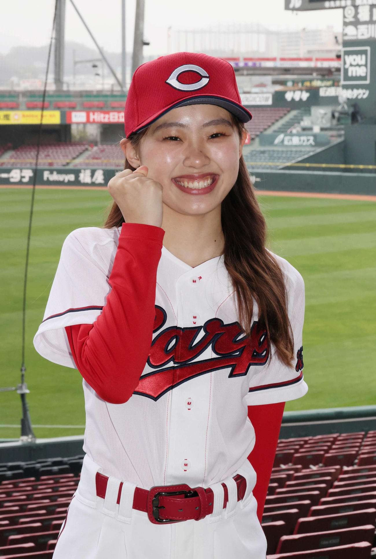 2024年度のカープホームランガールに決まった庄野美玲さん（撮影・加藤孝規）