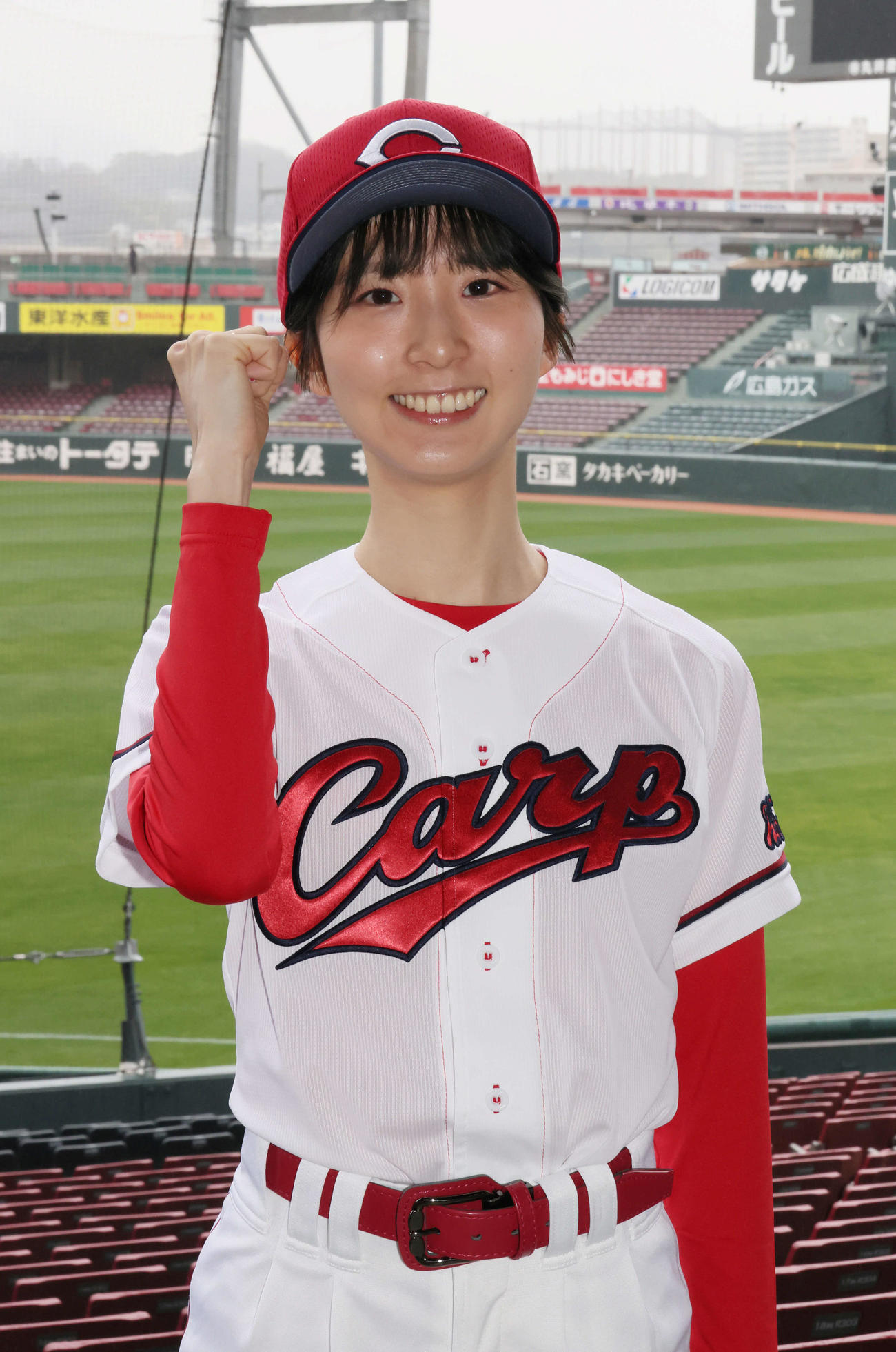 2024年度のカープホームランガールに決まった瀬戸愛永さん（撮影・加藤孝規）