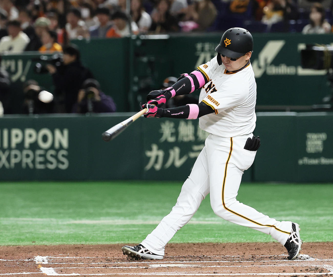 巨人対楽天　1回裏巨人1死二塁、丸は右中間本塁打を放つ（撮影・足立雅史）