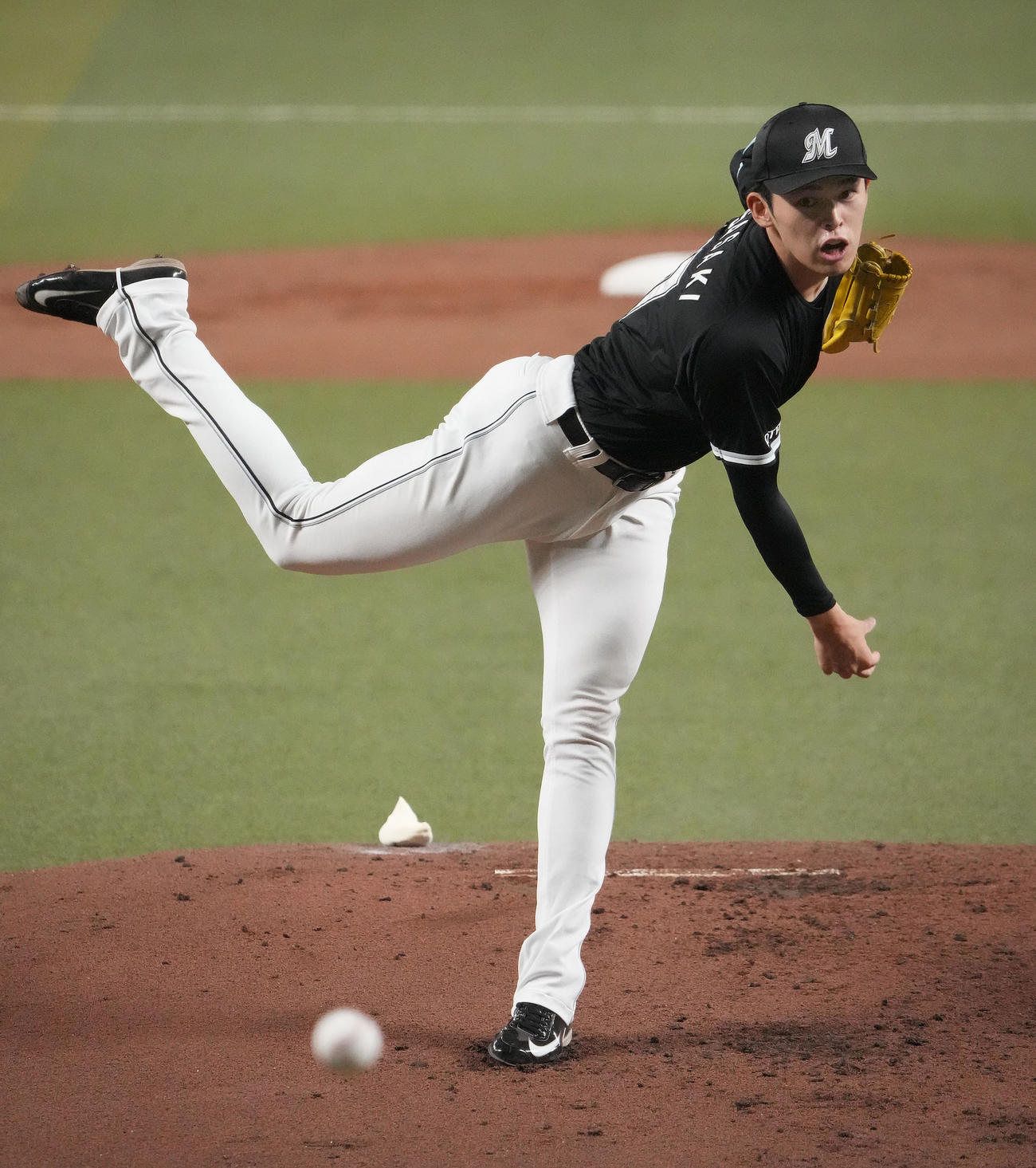 中日対ロッテ　1回裏、登板するロッテ先発の佐々木（撮影・森本幸一）
