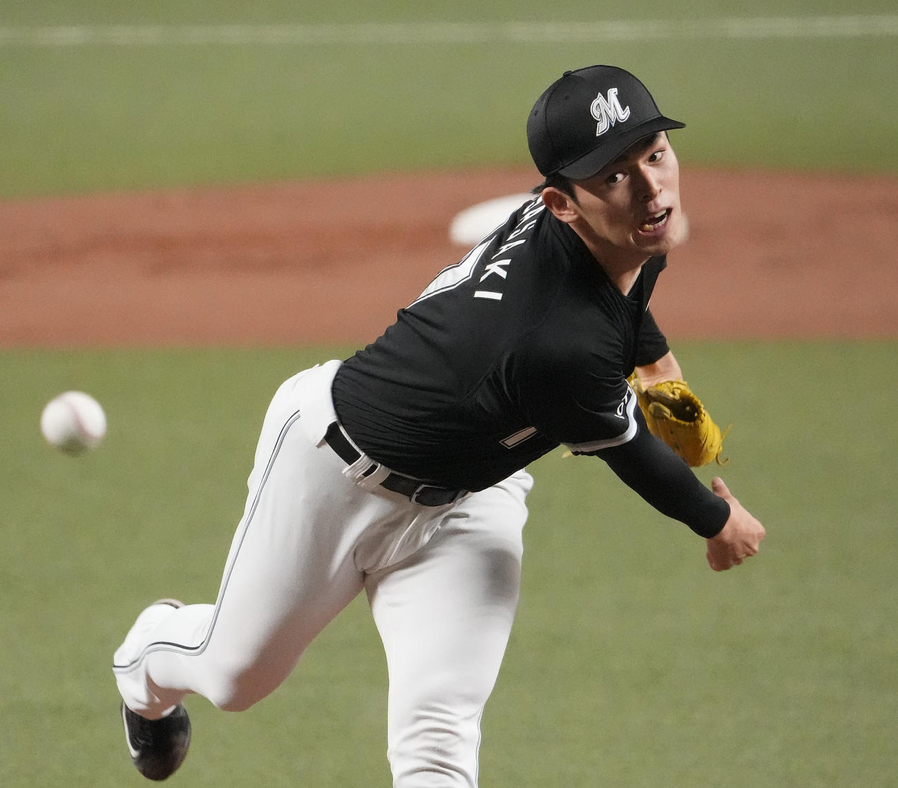 中日対ロッテ　1回裏、登板するロッテ先発の佐々木（撮影・森本幸一）