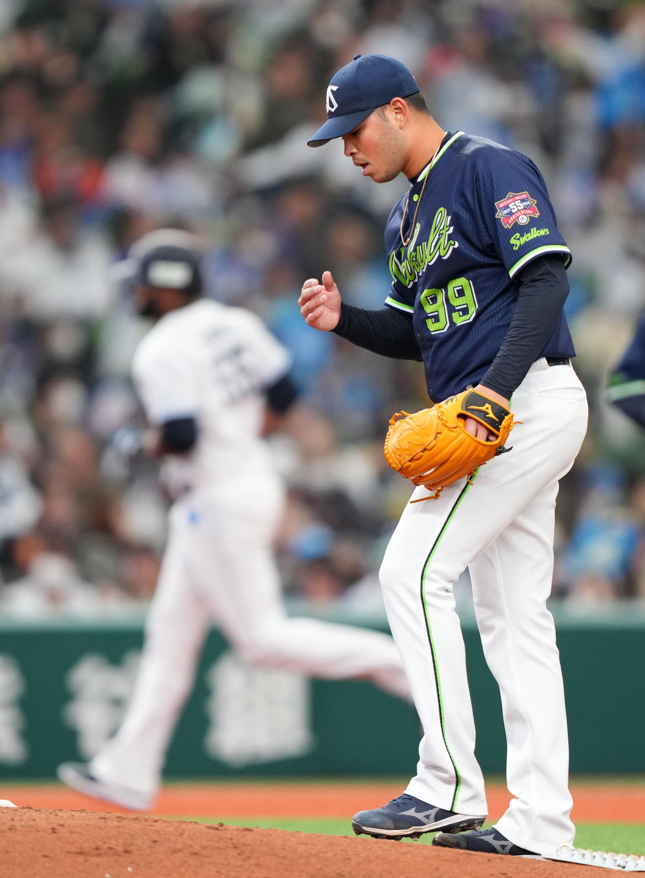 西武対ヤクルト　2回裏西武1死二塁、コルデロに右越え2点本塁打を浴びるヤフーレ（撮影・横山健太）