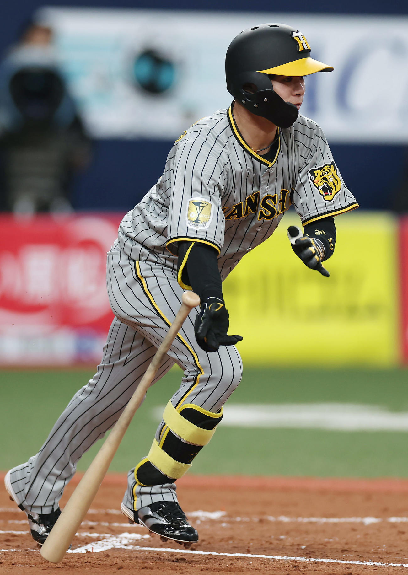 オリックス対阪神　3回表阪神無死、一塁へ内野安打を放つ中野（撮影・前田充）