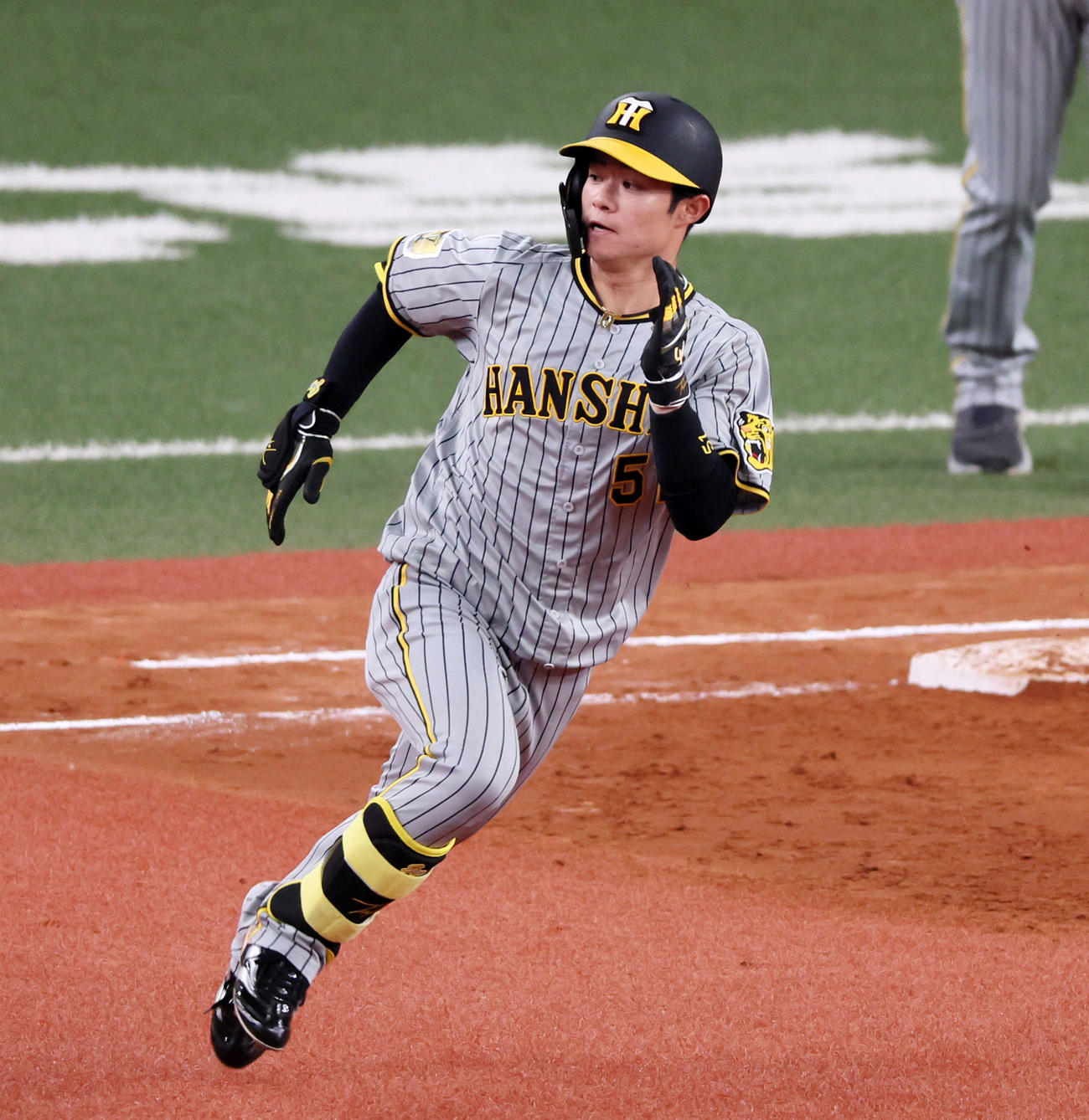 オリックス対阪神　5回表阪神1死一塁、中野は右適時二塁打を放つ（撮影・加藤哉）