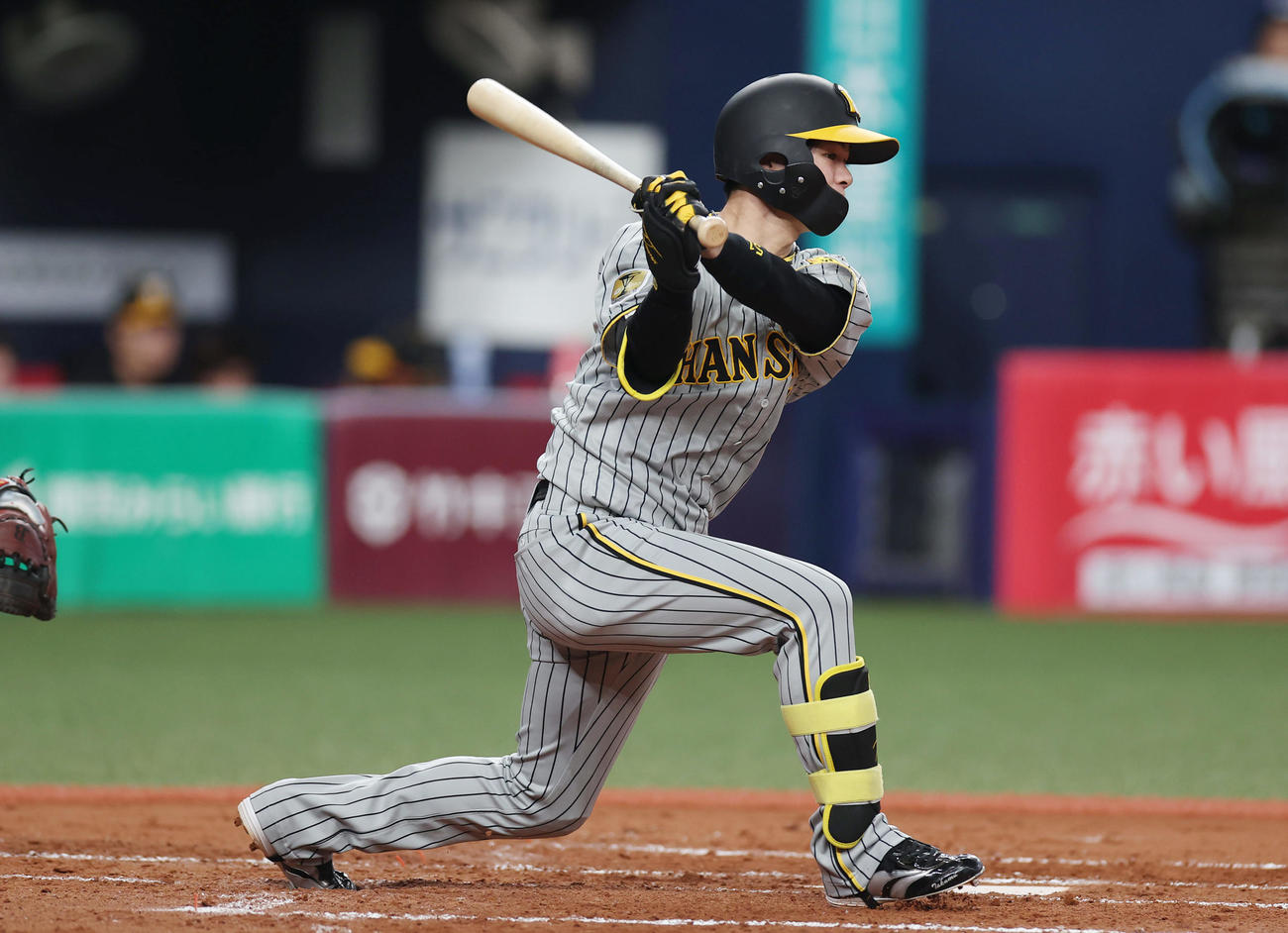 オリックス対阪神　3回表阪神無死、一塁へ内野安打を放つ中野（撮影・前田充）