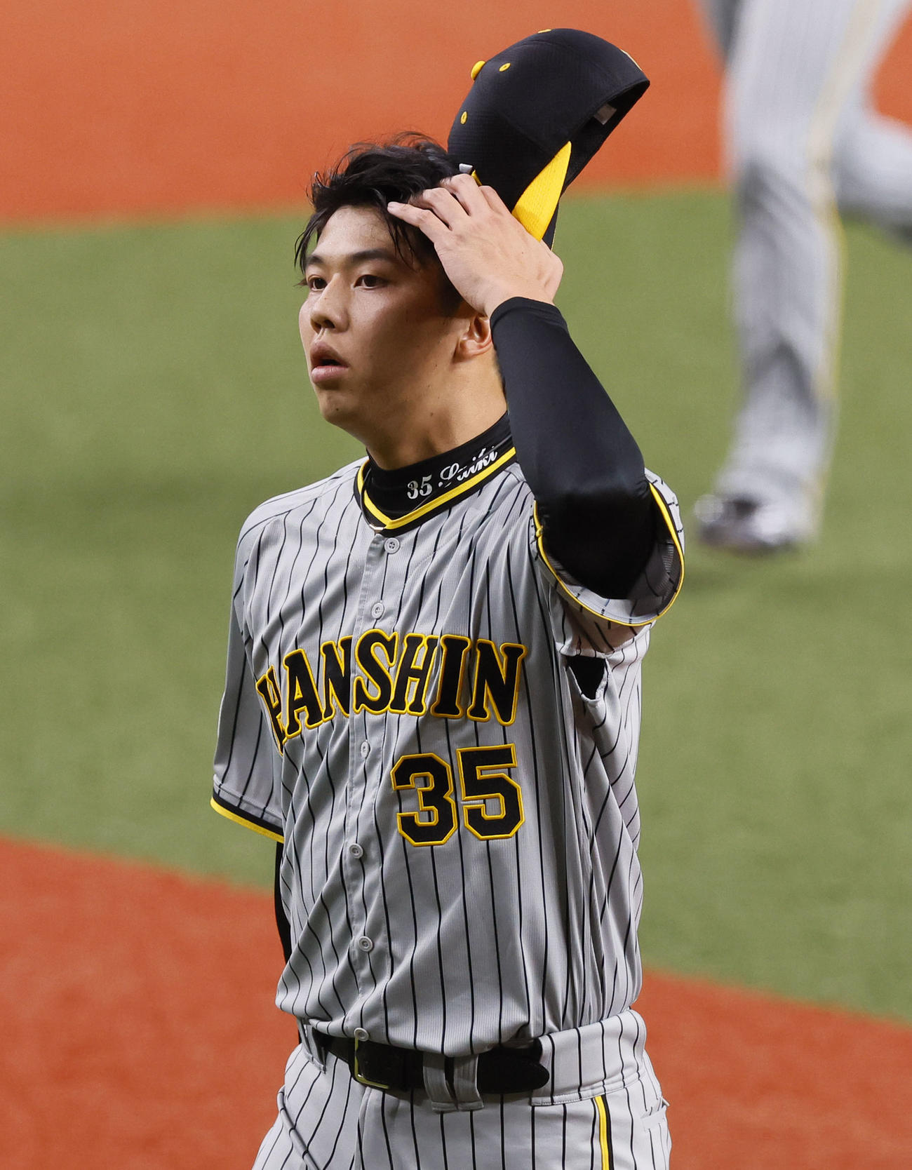 オリックス対阪神　1回を終えベンチに戻る阪神才木（撮影・藤尾明華）
